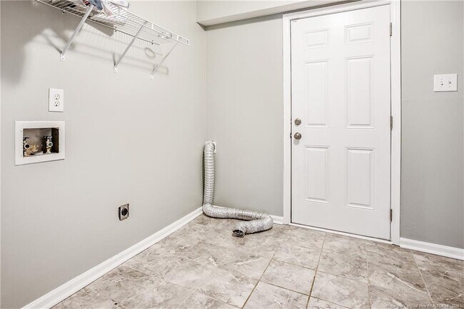 Building Photo - 221 Waxhaw Dr