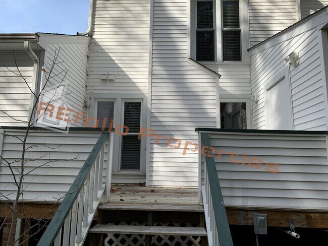 Building Photo - Charming 2-Story 2 BR Townhome @ Paxton To...