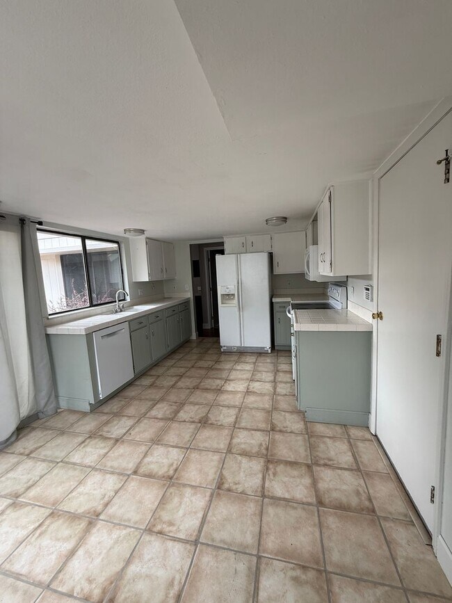 Building Photo - 1230 Searchlite Ct