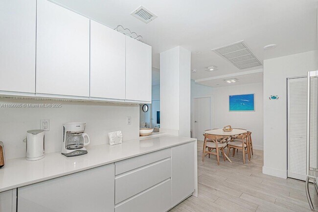 Building Photo - 2301 Collins Ave