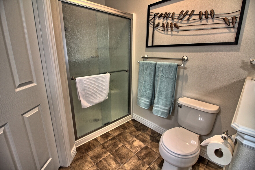 Building Photo - 528 E Knoll Dr