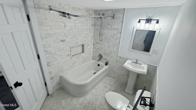 Building Photo - 12 Ordway Ln