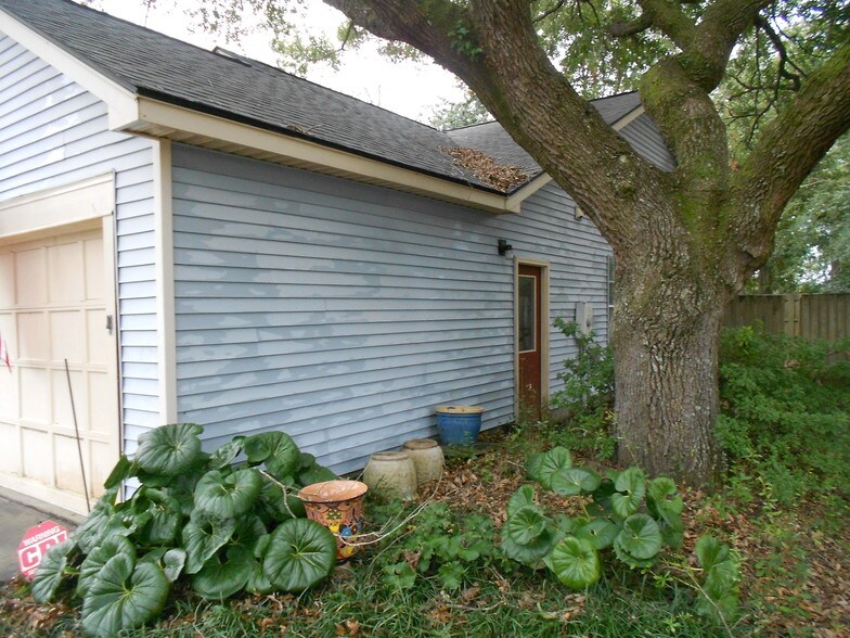 3 Bedroom 2 Bath House for Rent in Quail Hollow in Mt Pleasant. Lots of Upgrades. 3 Miles to IOP - 2084 Presidio Dr