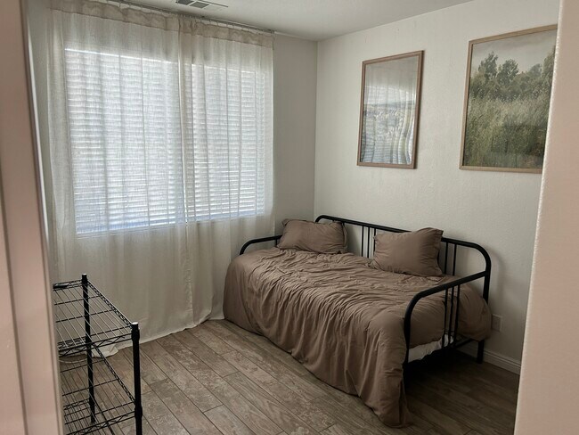 Building Photo - 10960 Knoxville Way