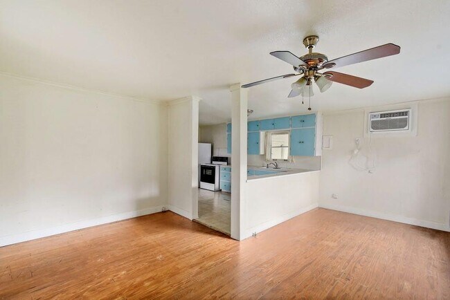 Building Photo - 505 Lbj Dr