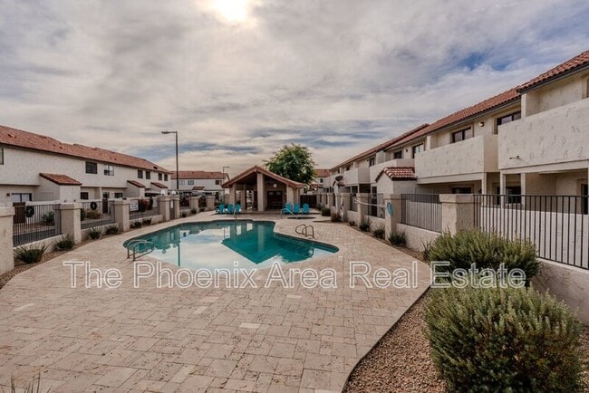 Building Photo - 2985 N Oregon St