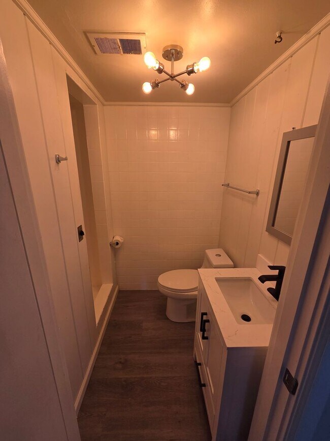 Building Photo - 4 Bed 2 Bath Golf Course Living
