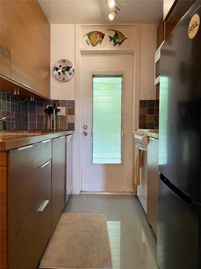 Building Photo - 921 Jefferson Ave