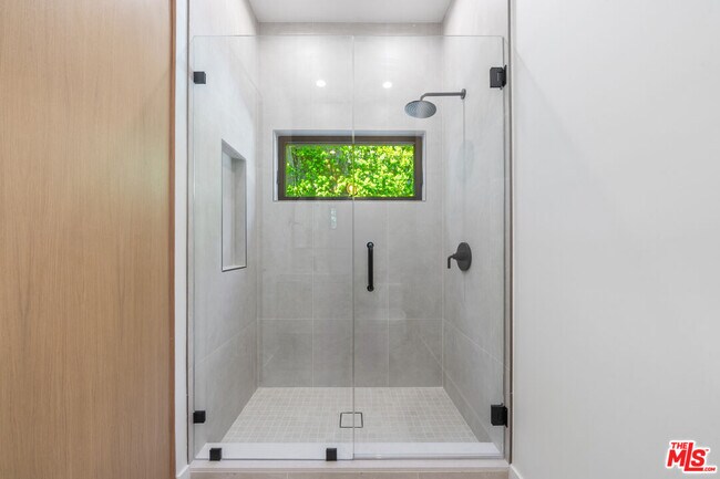 Building Photo - 12001 Crest Ct