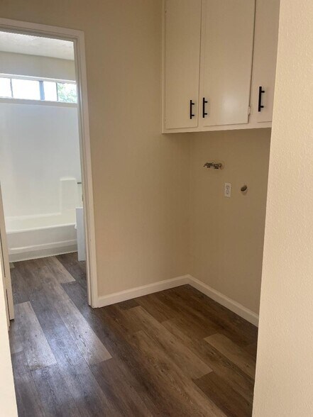 Building Photo - 721 12th St