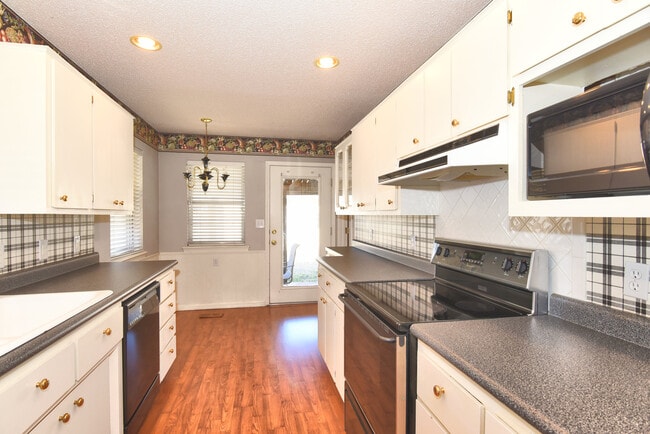 Building Photo - 1023 E Thompson Ave