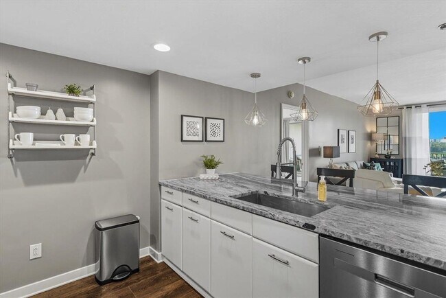 Building Photo - 300 S Duval St