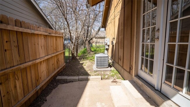 Building Photo - 10606 Topperwein Dr