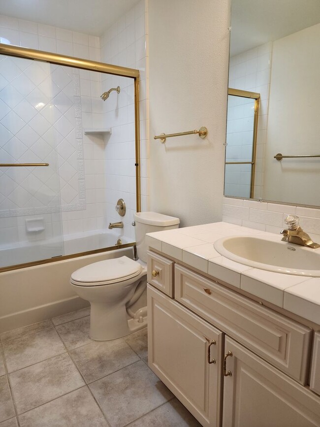 Building Photo - 4 bedroom home off of Mayberry Dr in Reno