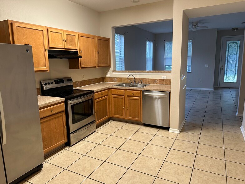 Stainless steel appliances - 11253 Running Pine Dr
