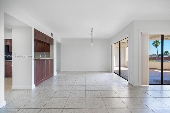 Building Photo - 9040 SW 125th Ave