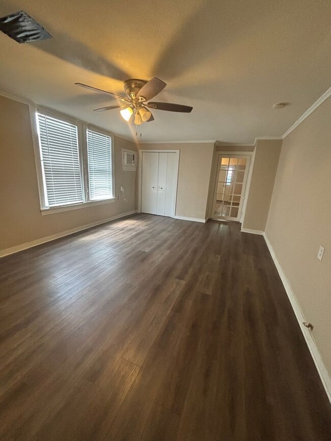 Building Photo - Beautiful One Bedroom Unit in Broadmoor