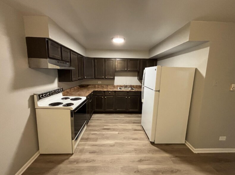 Primary Photo - 474 W 14th Pl