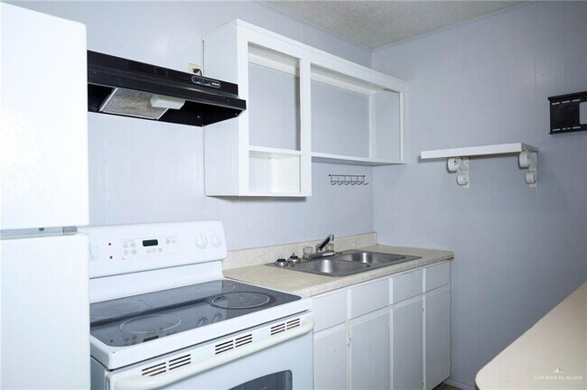 Building Photo - 1201 Wisteria Ave W