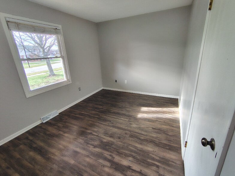 Building Photo - 2634 Randall Ave NW