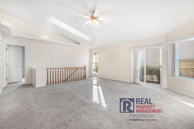 Building Photo - 4 bedroom 3 bathroom - 2 car garage -This is a must see home!