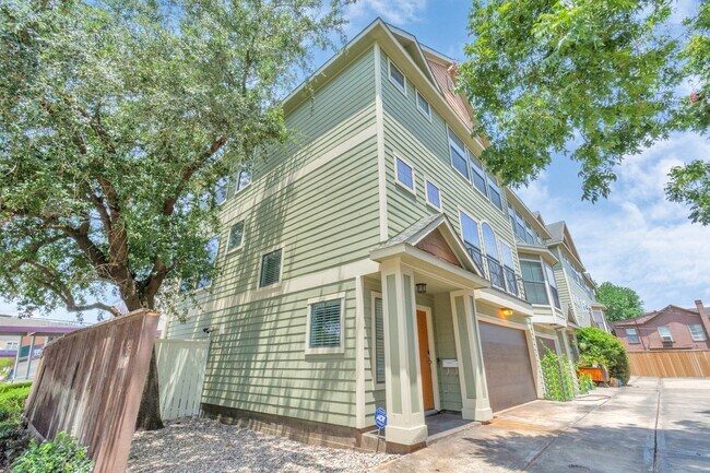 Primary Photo - 2003 Wichita St