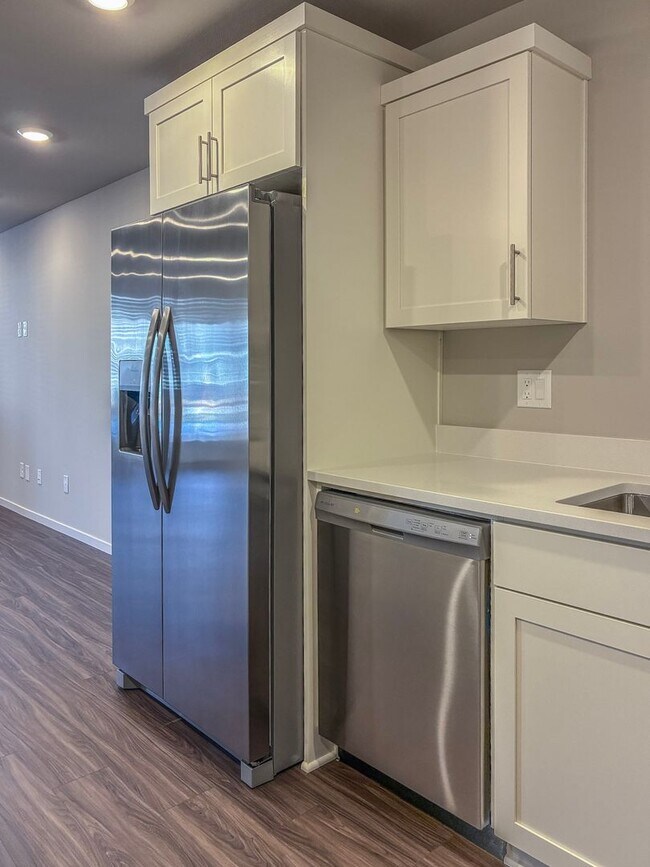 Building Photo - New Townhome 3 Bedroom Available now in Smith Creek Neighborhood