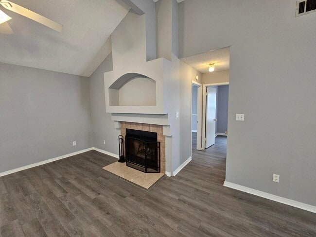 Building Photo - 3026 Yorktown Cir