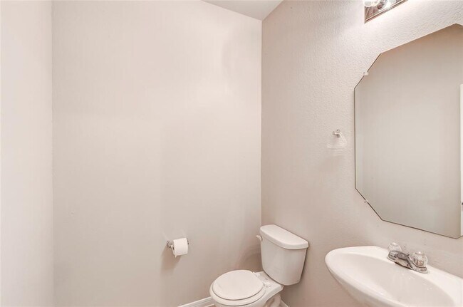 Building Photo - 1710 Atlantica St