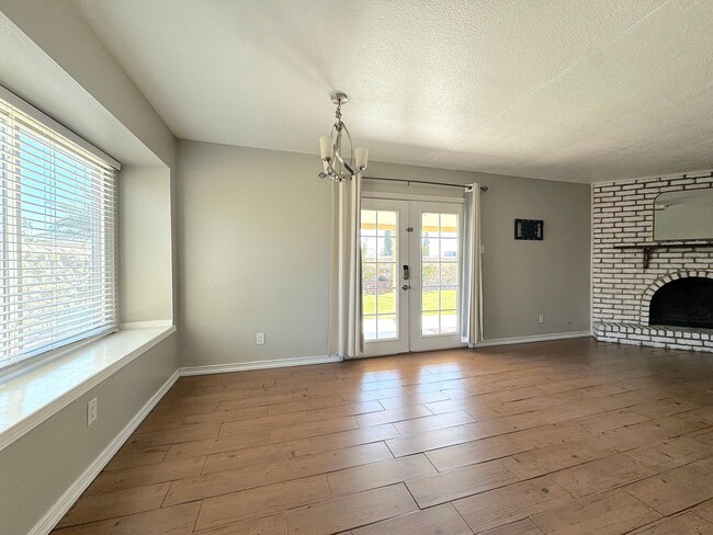Building Photo - West El Paso 3 bed refrig A/C Home