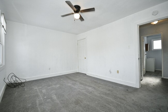 Building Photo - 2 Bed/1Bath Single Family Row House - Sect...