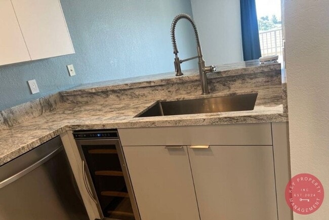 Building Photo - luxurious 3-story condo with stunning view...