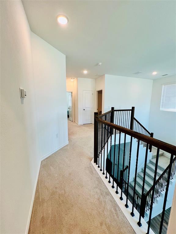 Building Photo - 15826 Dove Holw Dr