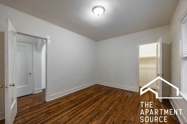 Building Photo - 1432 W Jonquil Terrace