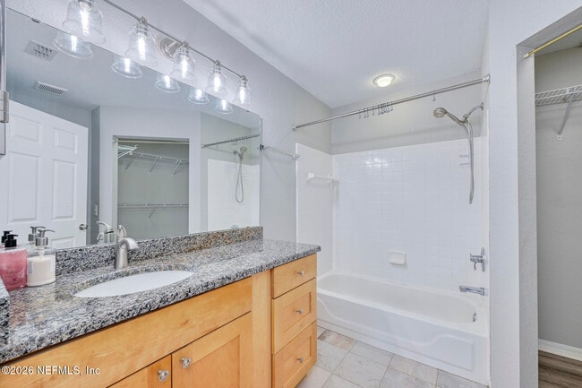 Building Photo - 13703 Richmond Park Dr N