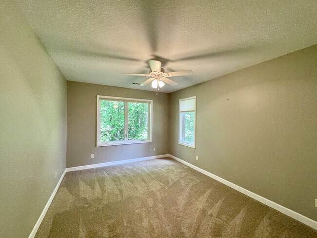 Building Photo - 124 Vinita Ln