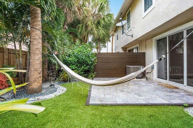 Primary Photo - 350 SW 8th St