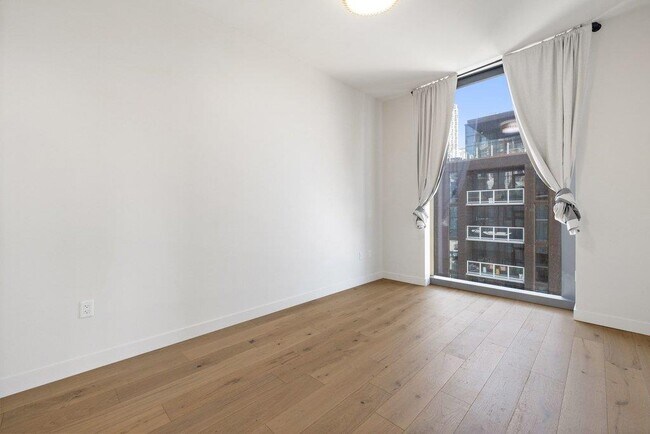 Building Photo - 44 East Ave