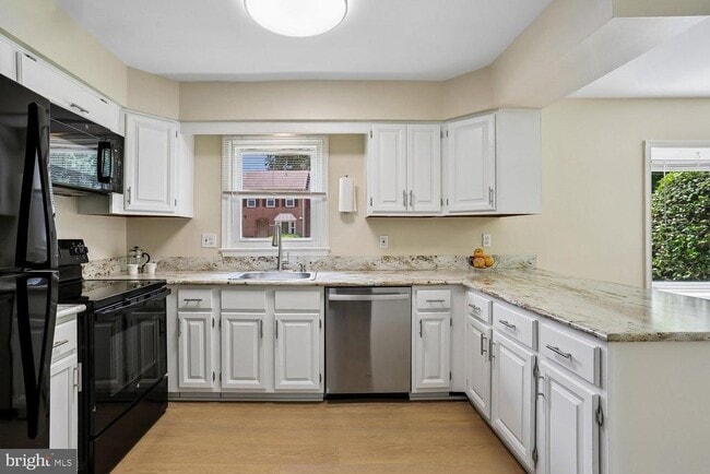 Building Photo - 7561 Heatherton Ln