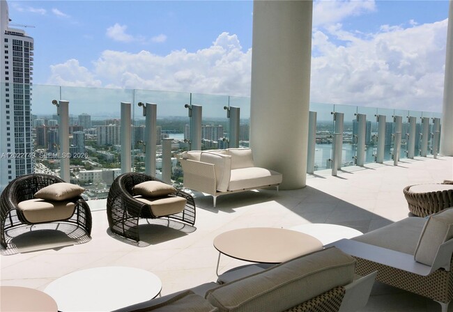 Building Photo - 18501 Collins Ave