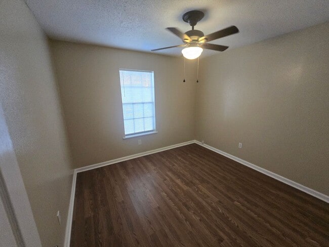 Building Photo - Spacious 5 Bedroom Single Home with Modern Comforts and Great Outdoor Space