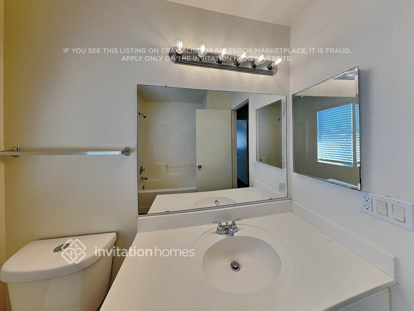 Building Photo - 8557 W Monte Vista Rd