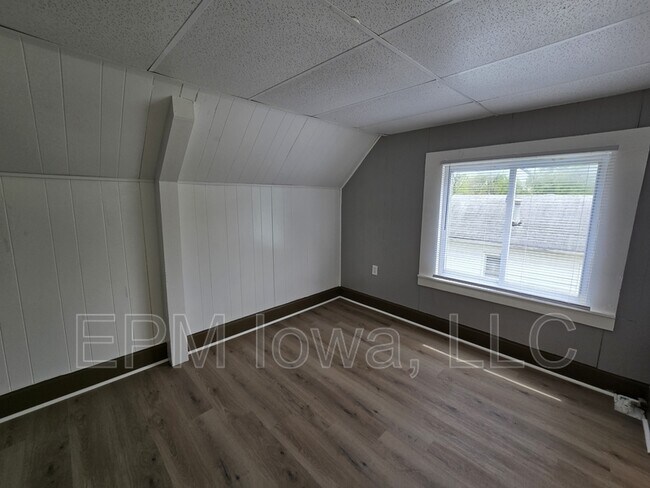 Building Photo - 508 Mobile St