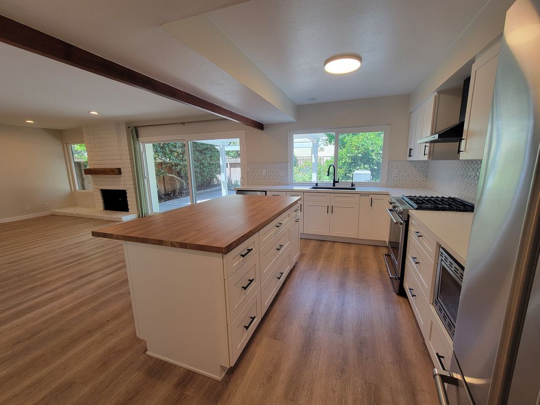 Building Photo - 11 Meadowsweet