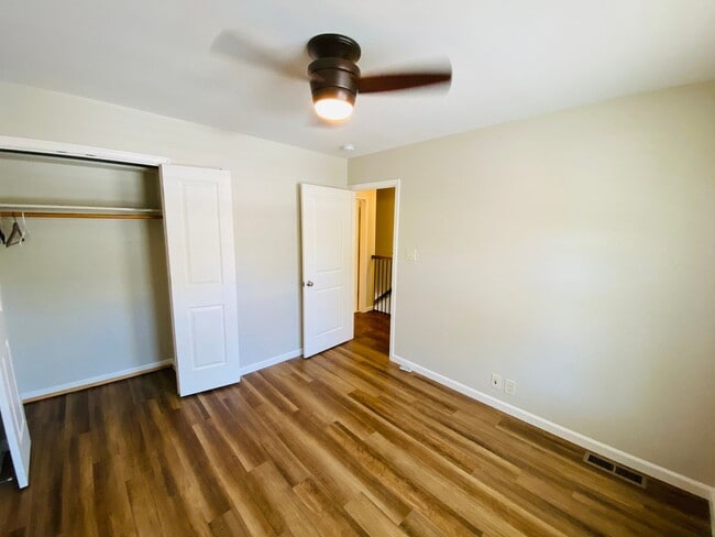 Building Photo - 1104 Roundtree Ct