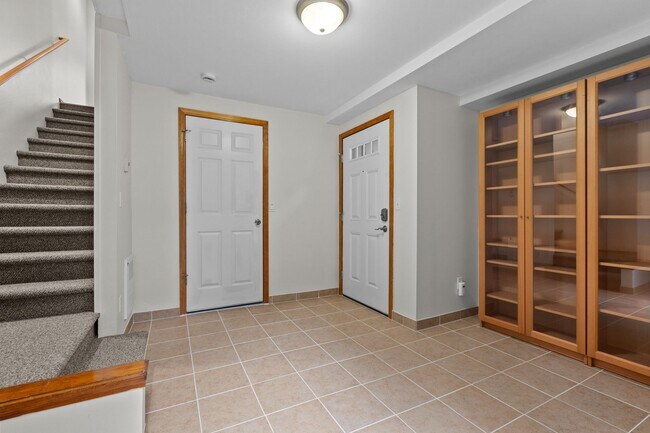 Building Photo - 3bd/2.5ba Seattle House