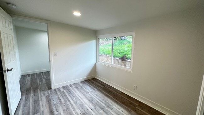 Building Photo - Remodeled 3 bd in Vista with large garage