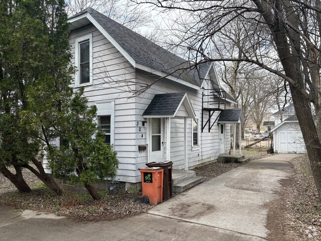 Building Photo - 304 Marston Ct