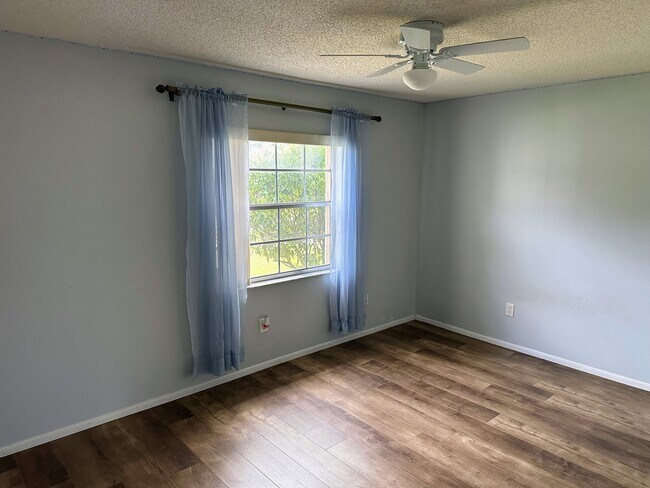 Building Photo - 1002 Wolf Trail