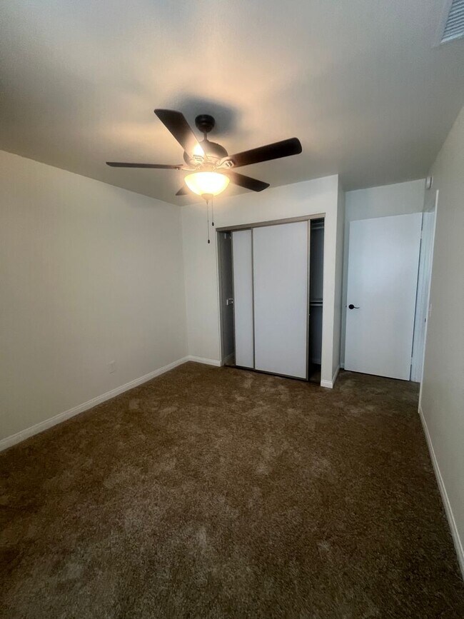 Building Photo - 613 Santa Paula St